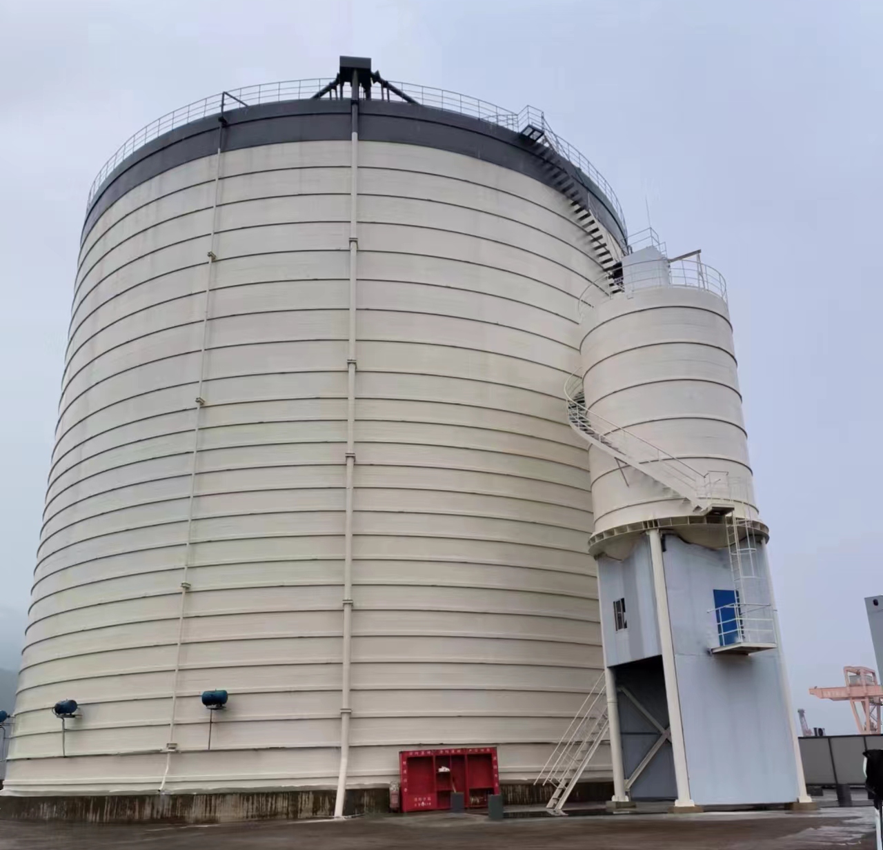 尖山10万吨水泥钢板库